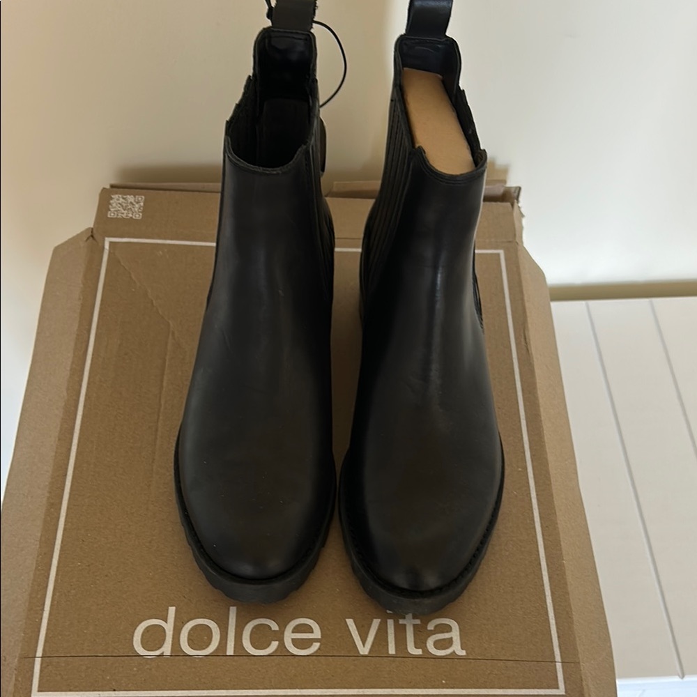 Dolce Vita Black Leather Chelsea Ankle Boots - Picture 4 of 4